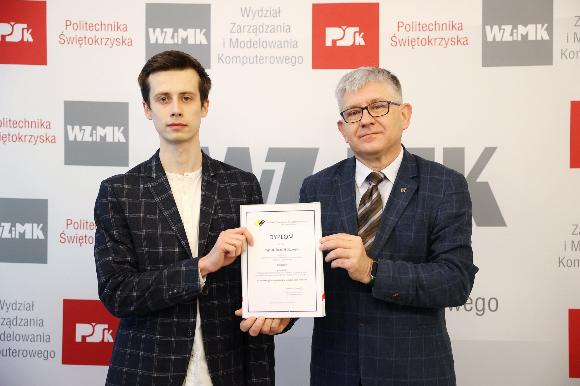 Wręczenie dyplomu za zdobycie I miejsca w konkursie Polskiego Towarzystwa Zarządzania Produkcją