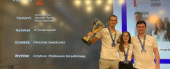 Trzech studentów z Politechniki Świętokrzyskiej z pucharem i medalami. Kontekst: Akademickie Mistrzostwa.